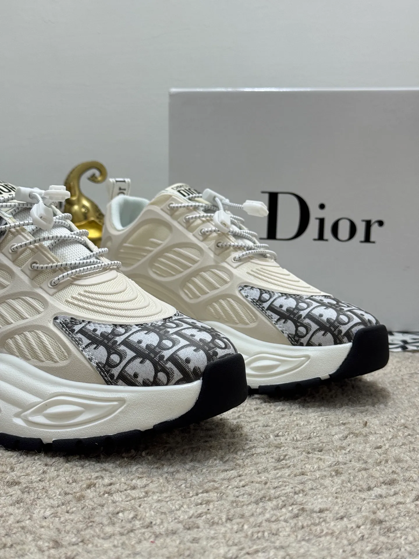 Men's shoes 💰440 [New model] 🐬🐬Original quality - Dior The latest model of sports shoes 🎁Casual and fashionable men's shoes 👟Best model 💥Simple and elegant version, exclusive for trendy men. Unique official website new and most brand elements 👑original decoration, imported cowhide stitching with classic fabrics, fashionable and generous accessories, ✅foamed TPU wear-resistant and taller outsole, light and comfortable. Size: 38-44 (45 customized